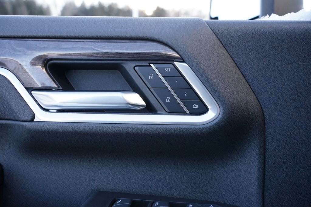 Used 2025 Chevrolet Silverado 3500 LTZ w/ LTZ Plus Package image 18