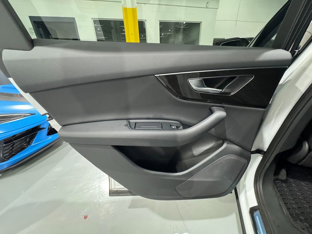 Used 2023 Audi Q7 2.0T Premium w/ Convenience Package image 38