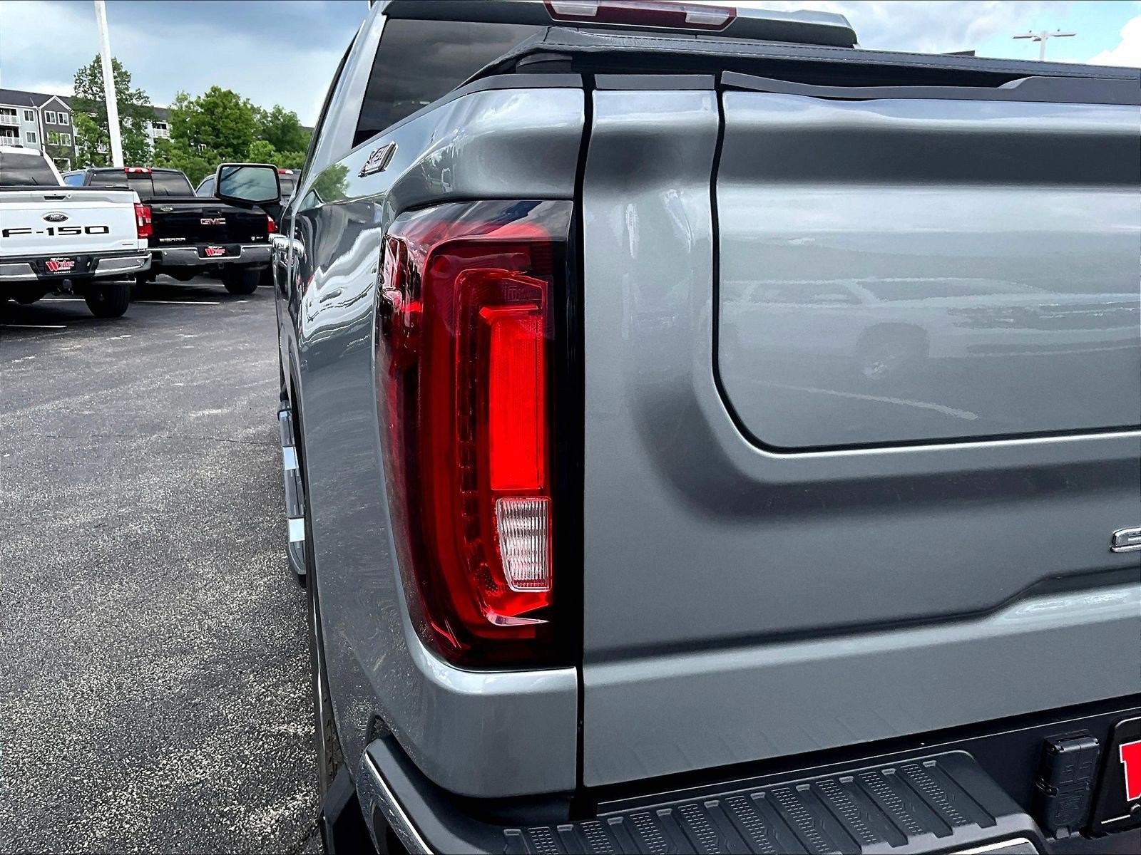 Used 2024 GMC Sierra 1500 SLT w/ SLT Premium Plus Package AWD/4WD image 24