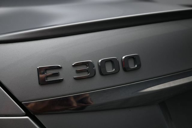 Used 2017 Mercedes-Benz E 300 4MATIC image 30
