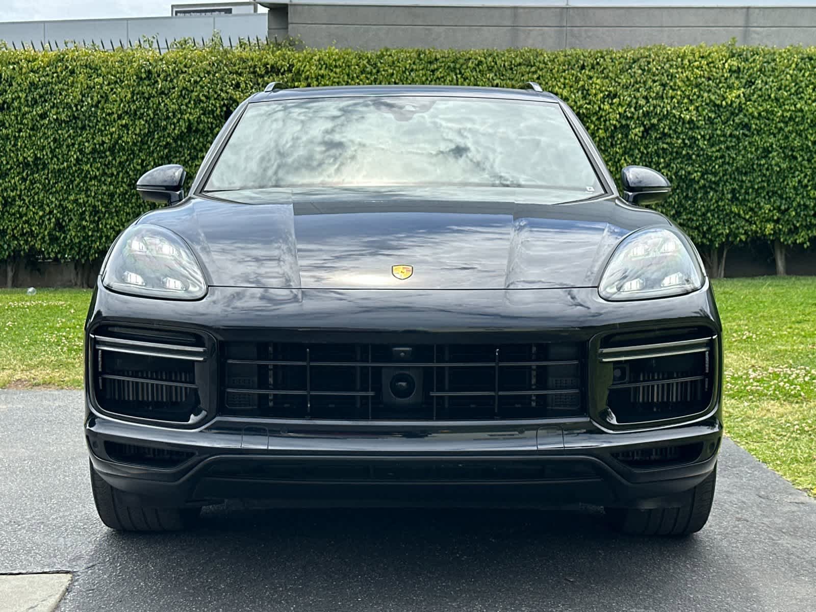 Certified 2022 Porsche Cayenne Turbo S AWD/4WD image 11