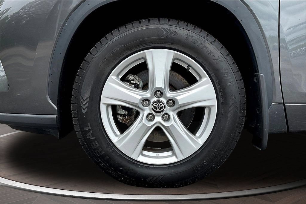 Used 2023 Toyota Highlander L FWD image 35