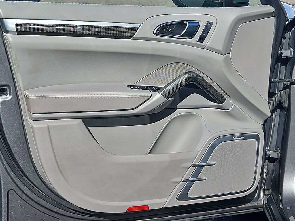 Used 2014 Porsche Cayenne Turbo image 12