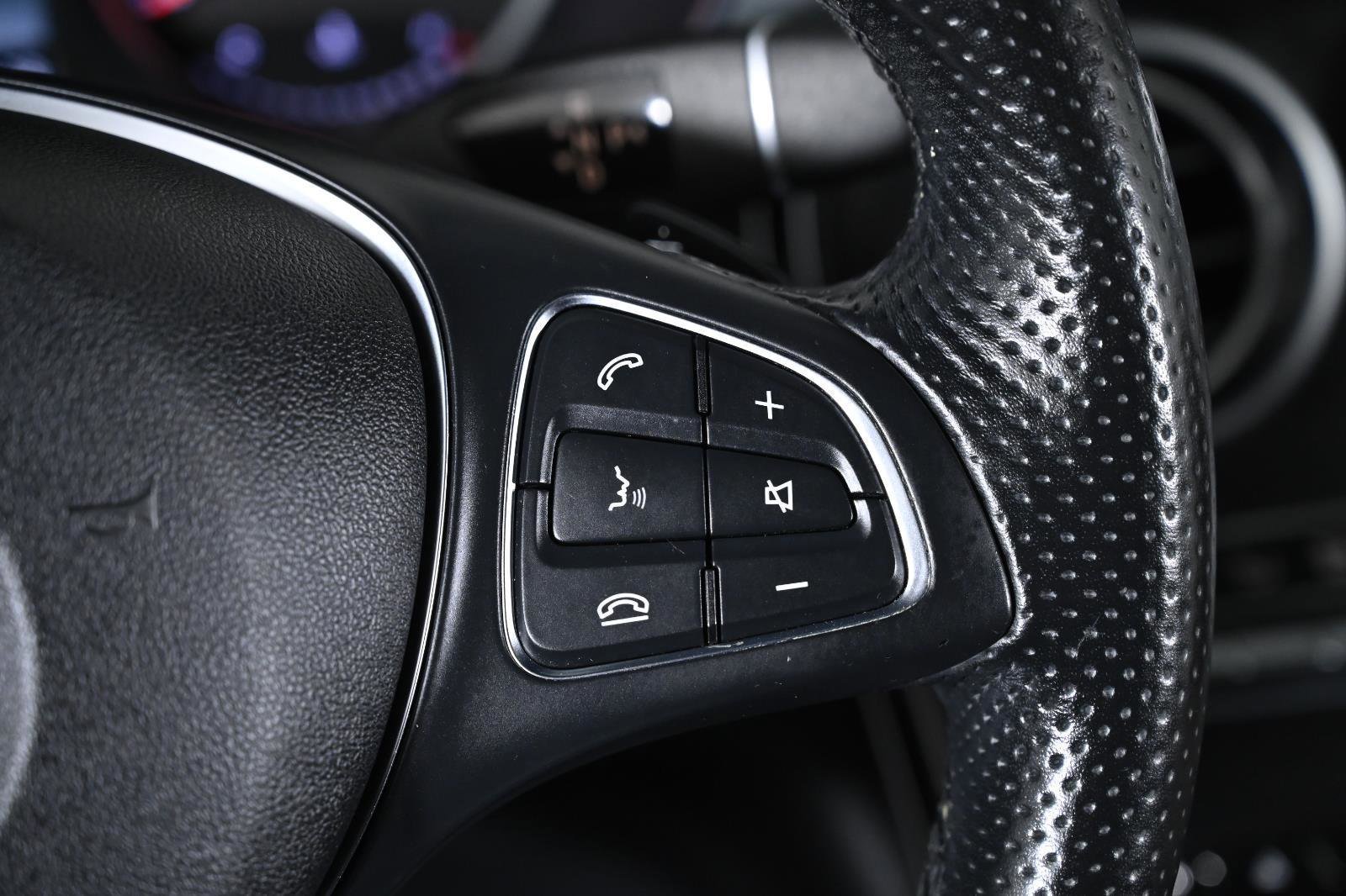 Used 2018 Mercedes-Benz GLC 300 4MATIC image 12