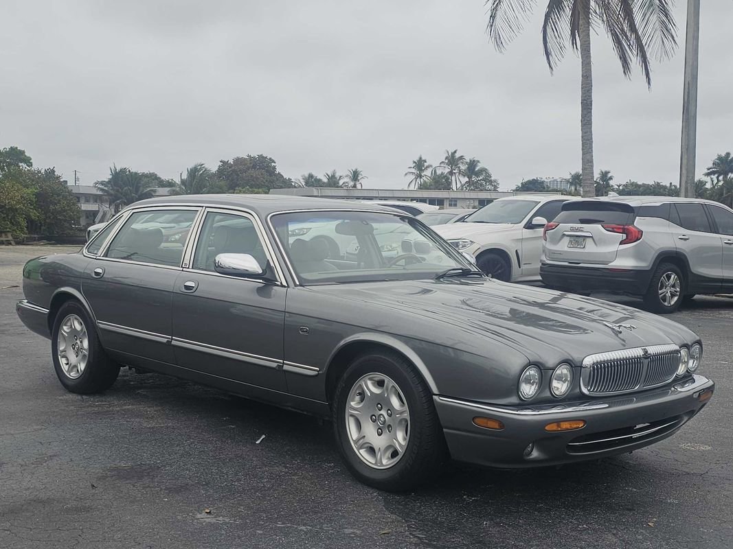 Used 2003 Jaguar XJ8 L image 10