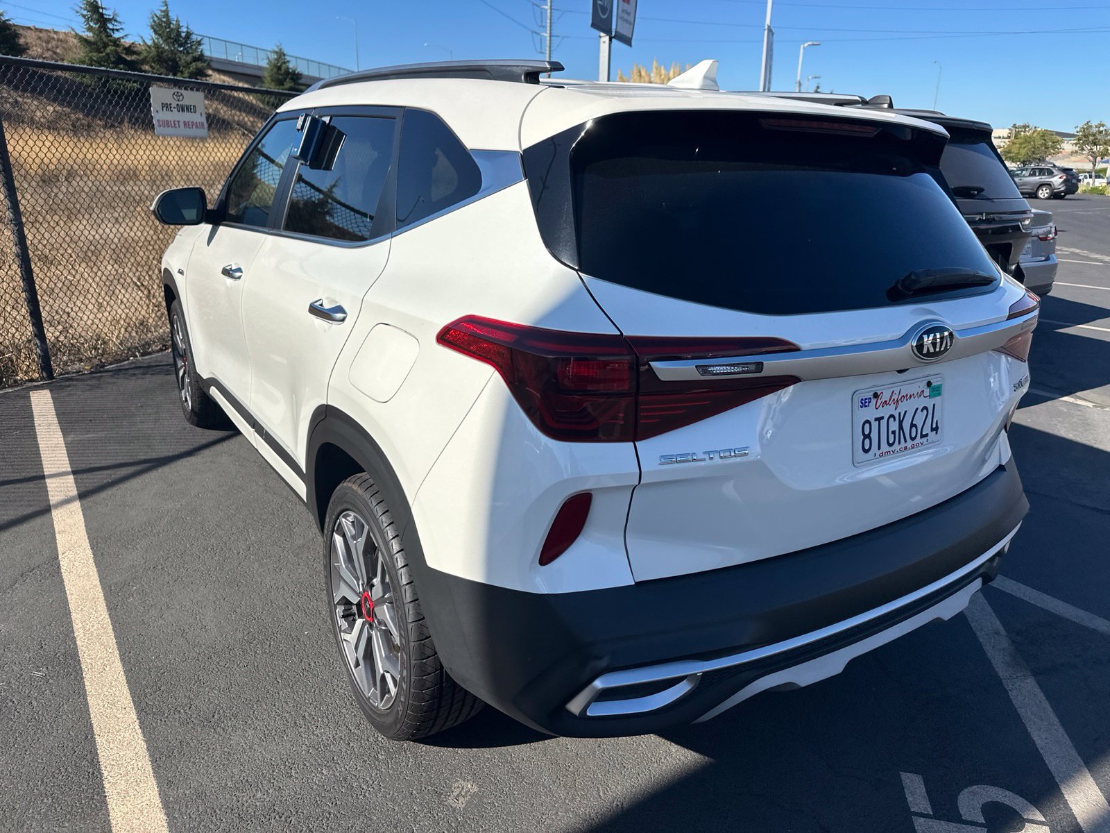 Used 2021 Kia Seltos SX w/ SX Sunroof Package AWD/4WD image 3
