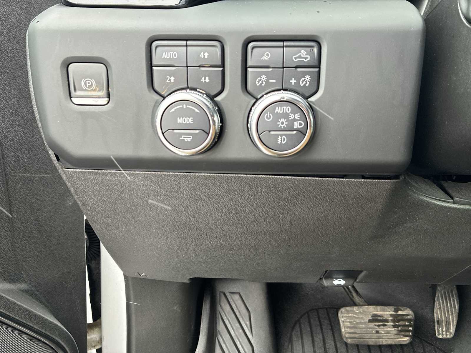 Certified 2022 GMC Sierra 1500 AT4 w/ Technology Package image 23