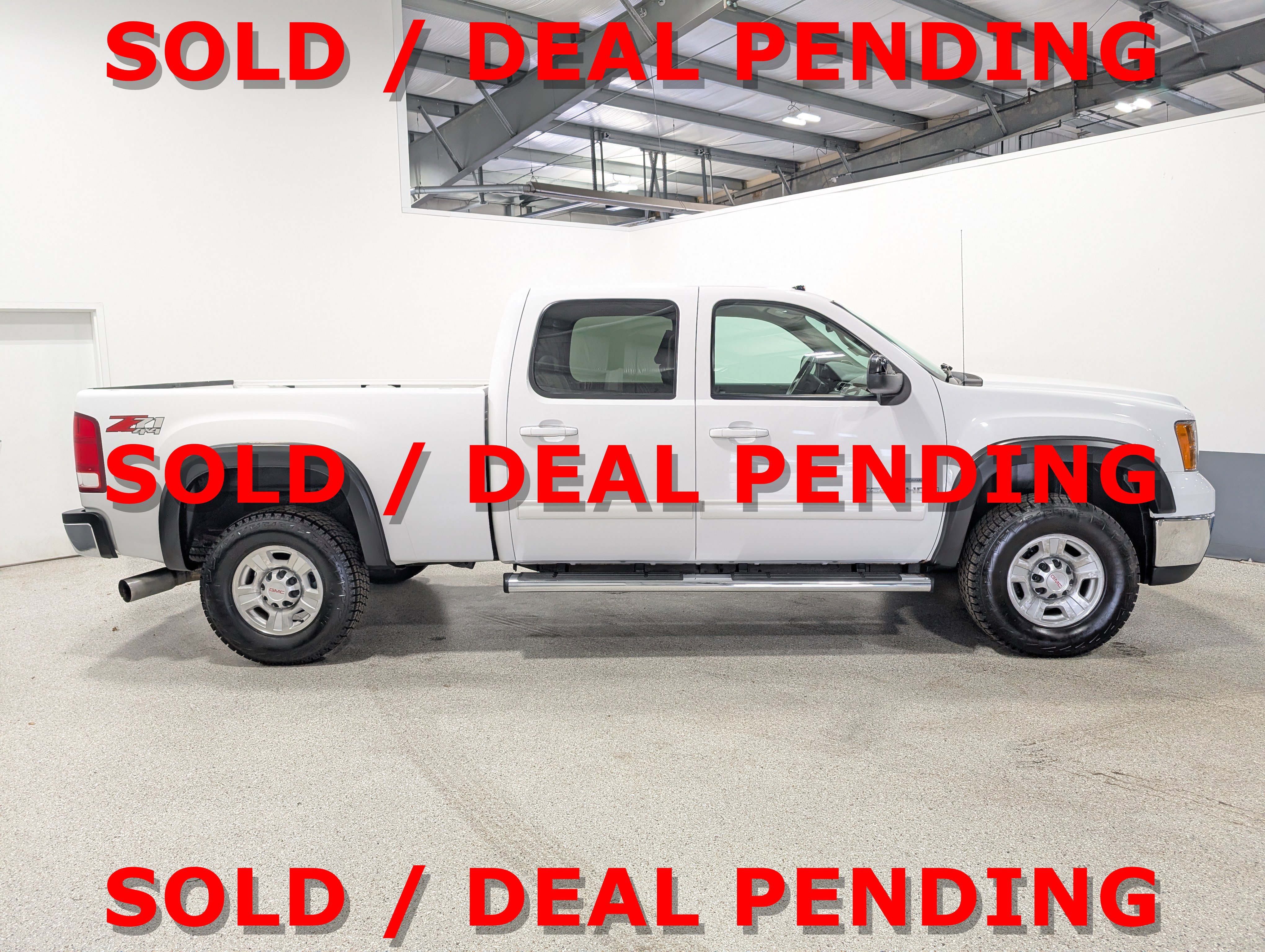 Used 2009 GMC Sierra 2500 SLT w/ SLT Convenience Package image 2
