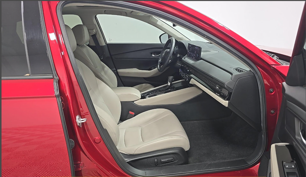 Used 2024 Honda Accord Touring image 9