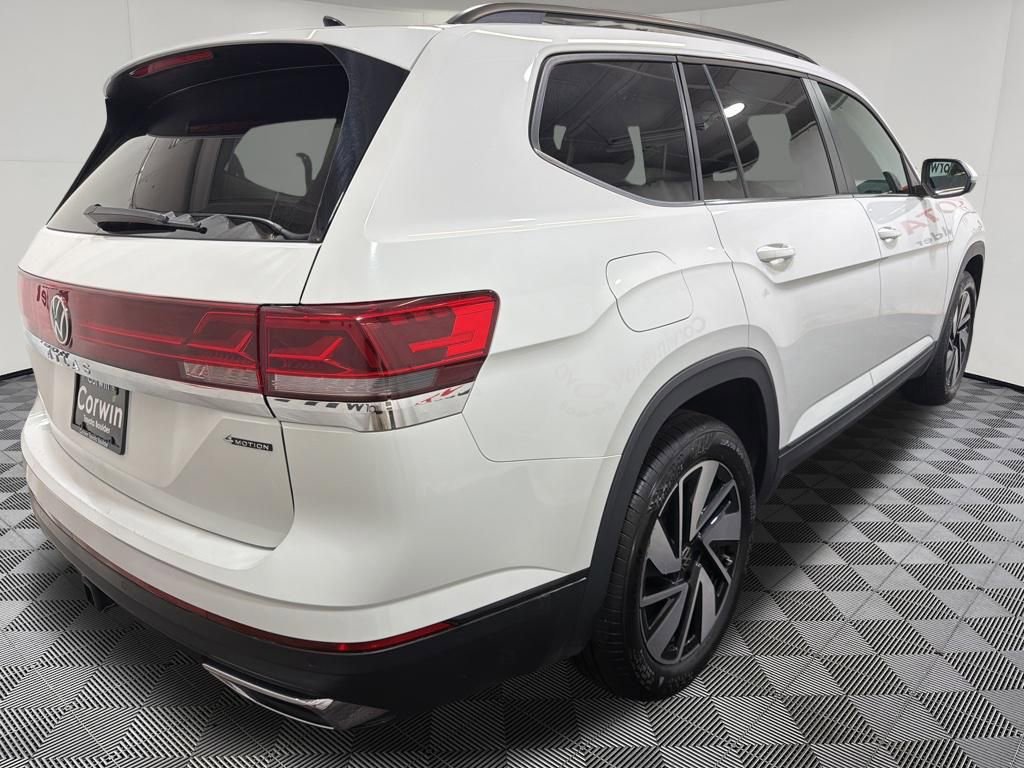 Used 2025 Volkswagen Atlas SE AWD/4WD image 6