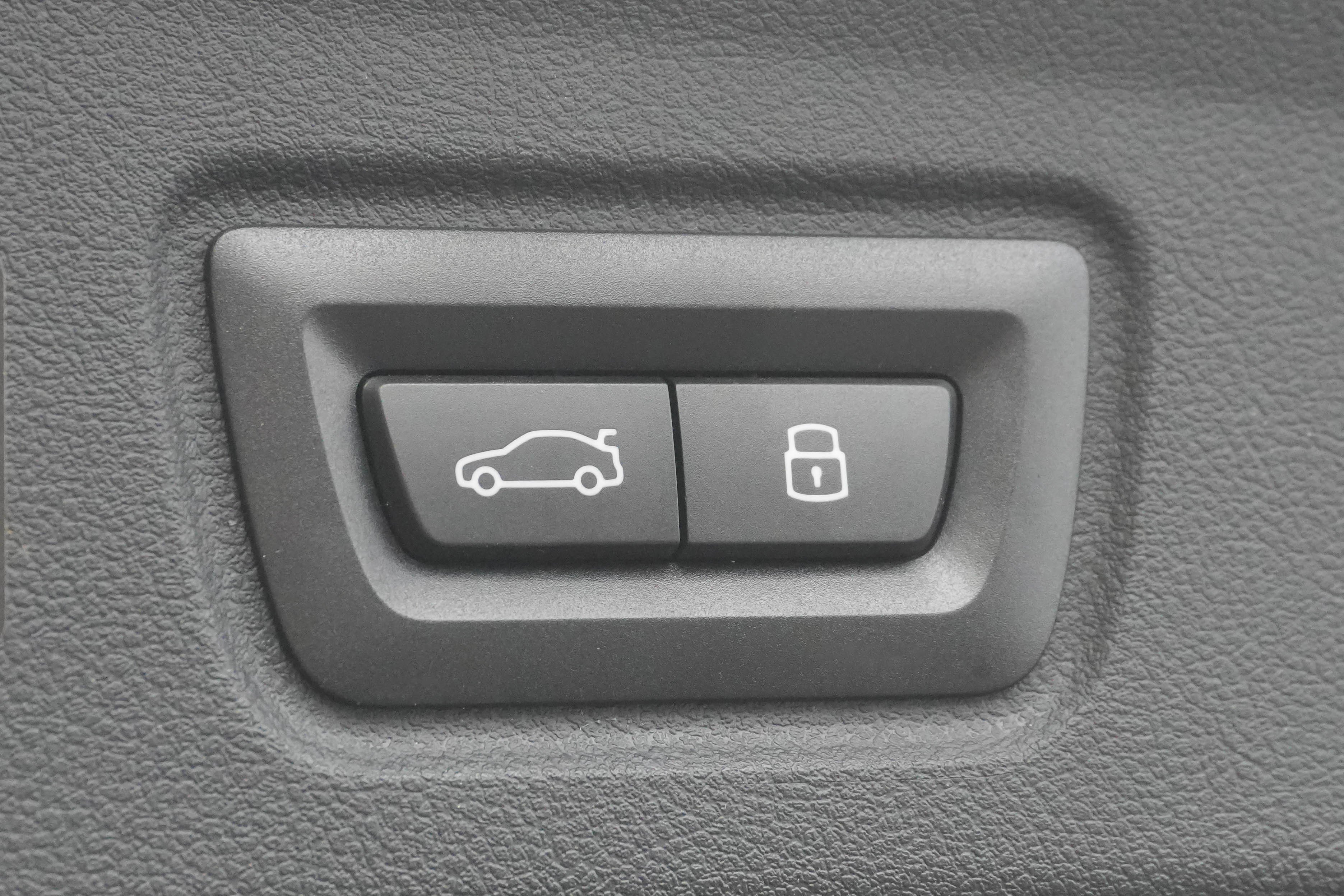 Certified 2025 BMW M440i image 40