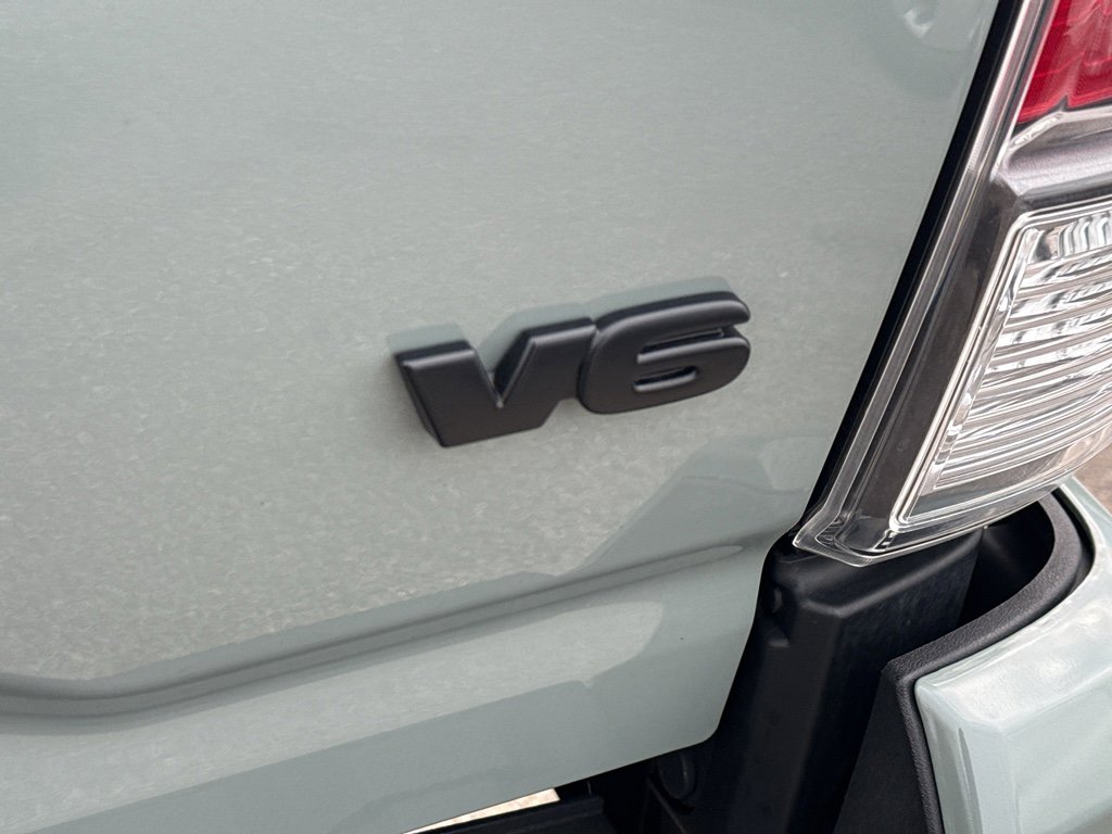 Used 2022 Toyota Tacoma TRD Off-Road w/ TRD Premium Off Road Package image 10