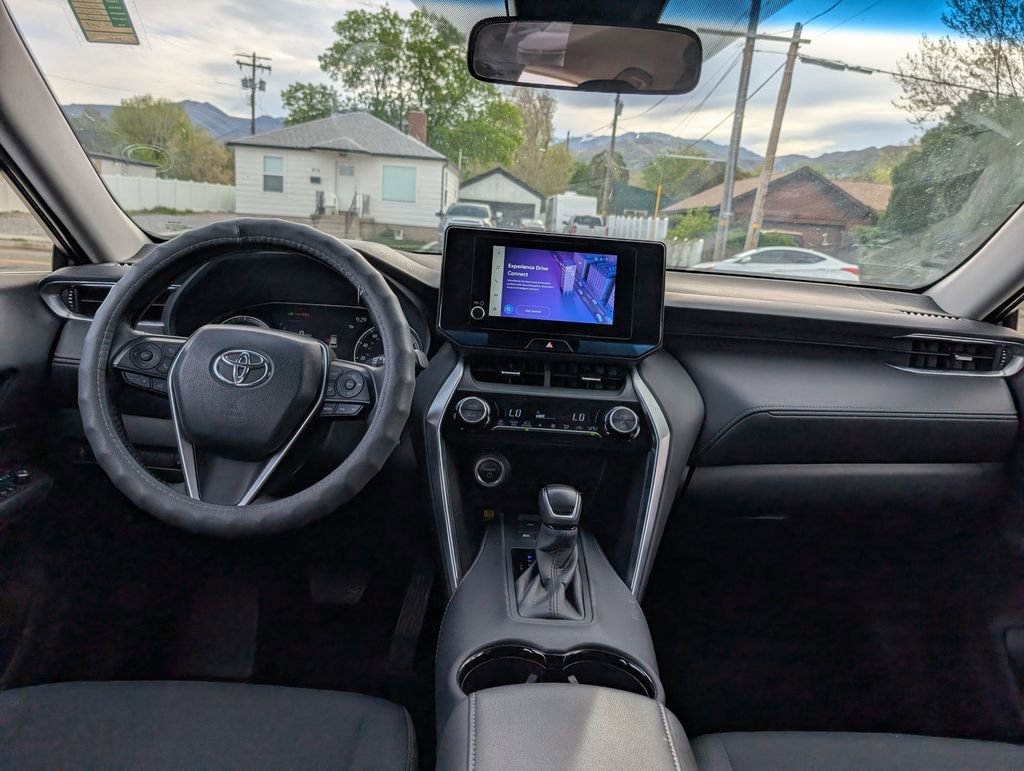 Used 2024 Toyota Venza LE image 8