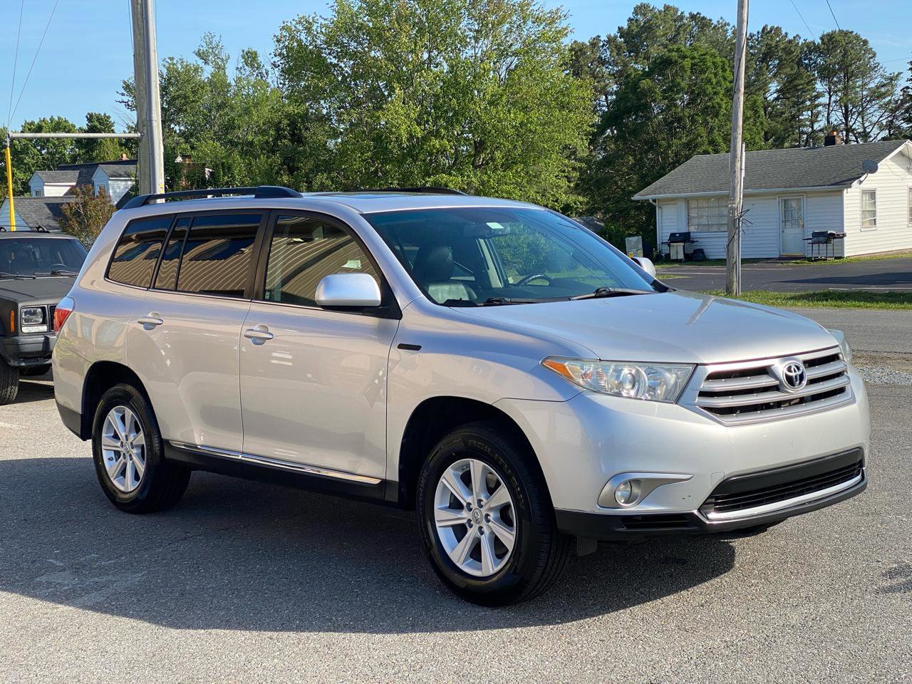 Used 2012 Toyota Highlander SE w/ Tow Pkg AWD/4WD image 4