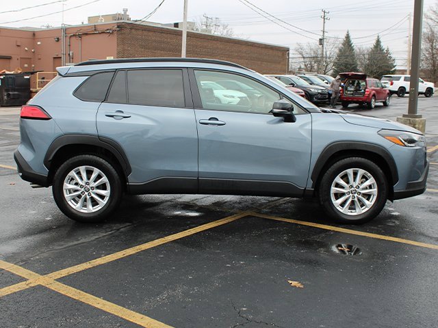 Used 2025 Toyota Corolla Cross LE image 5