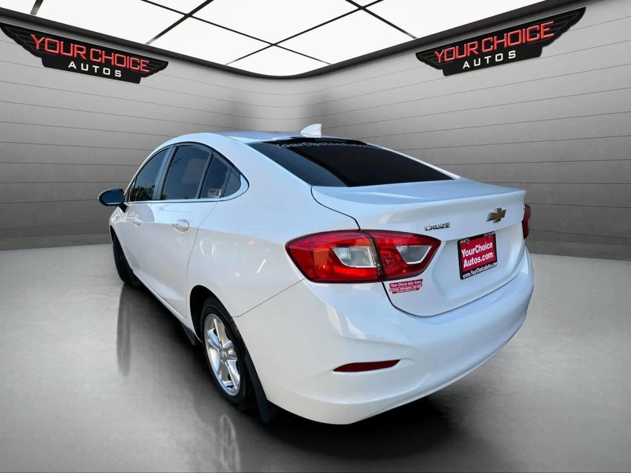 Used 2018 Chevrolet Cruze LT w/ Convenience Package image 7