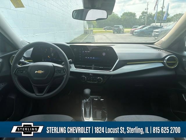 Used 2025 Chevrolet Trax LT FWD image 9