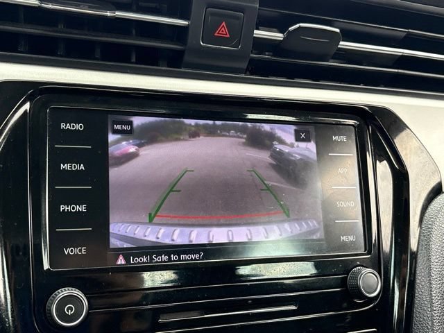 Used 2022 Volkswagen Passat 2.0T SE FWD image 16