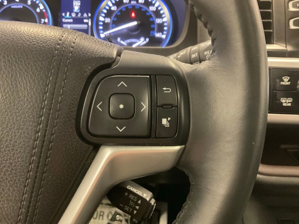 Used 2016 Toyota Highlander XLE AWD/4WD image 23