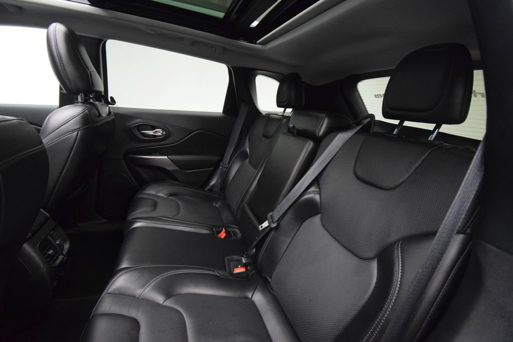 Used 2021 Jeep Cherokee Limited AWD/4WD image 23