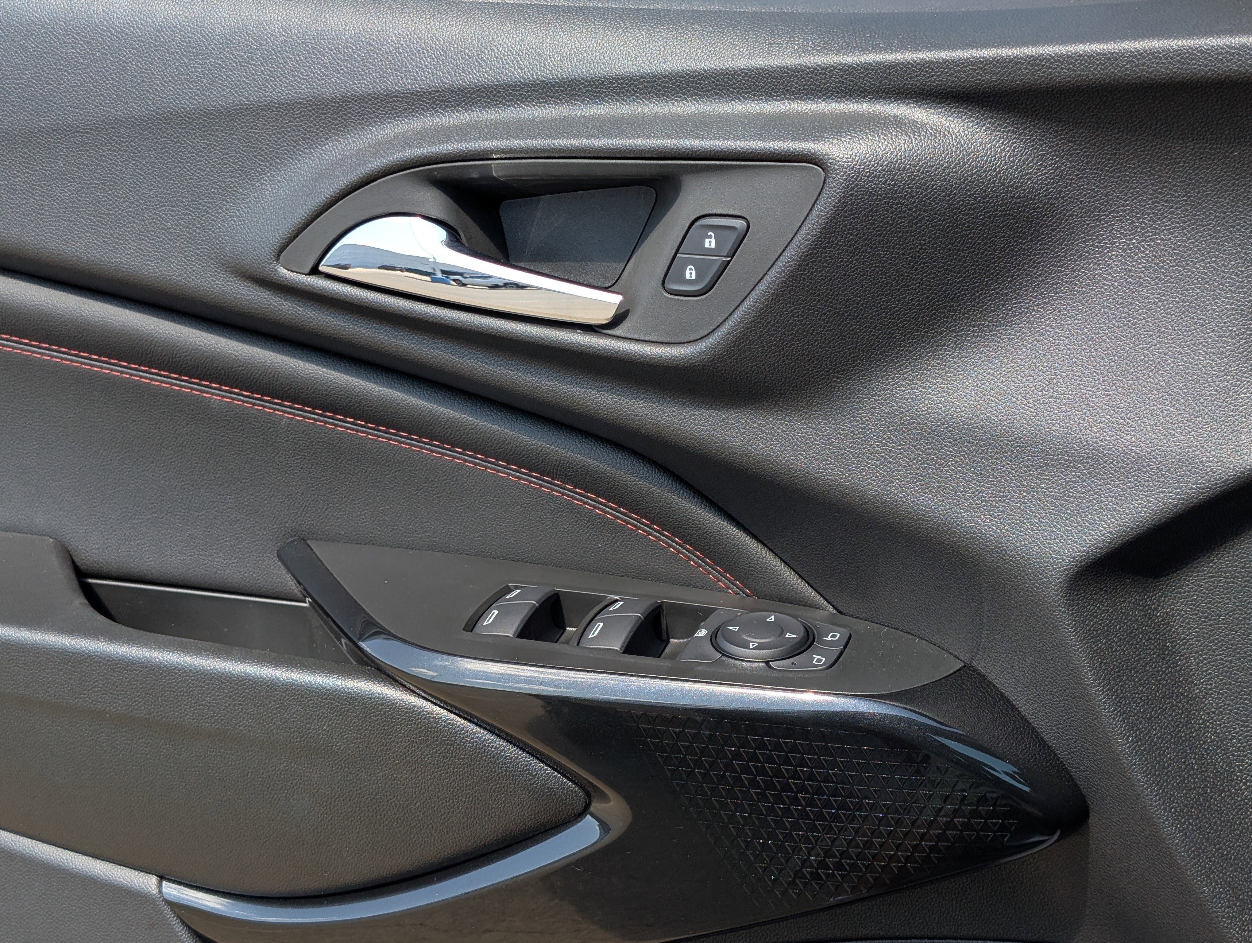 New 2025 Chevrolet Trax RS w/ Sunroof Package image 13