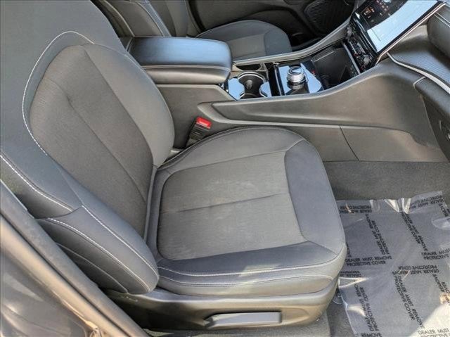 Used 2023 Jeep Grand Cherokee L Laredo image 21