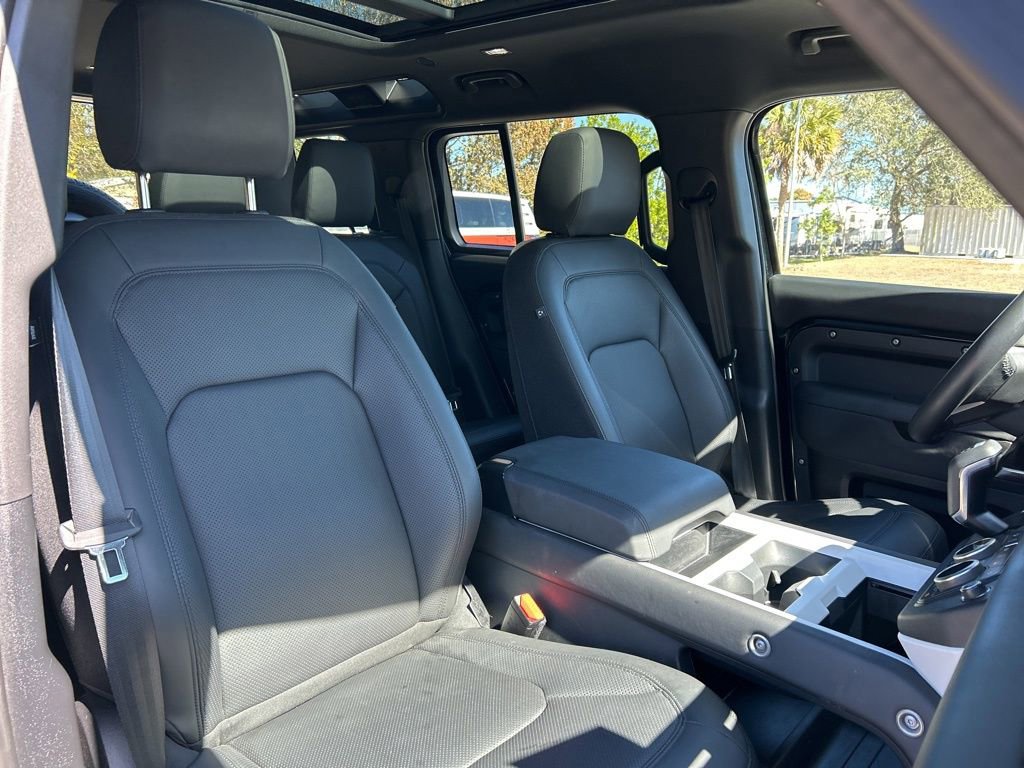 Used 2025 Land Rover Defender 110 S image 43