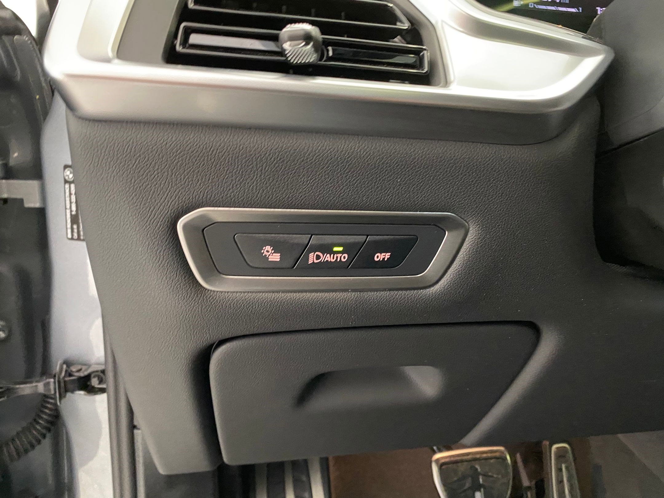 Used 2025 BMW X7 M60i w/ Executive Package image 20