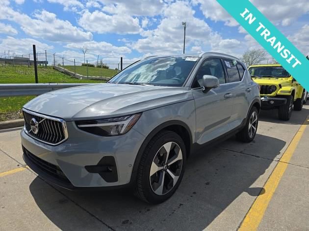 Used 2025 Volvo XC40 B5 Plus