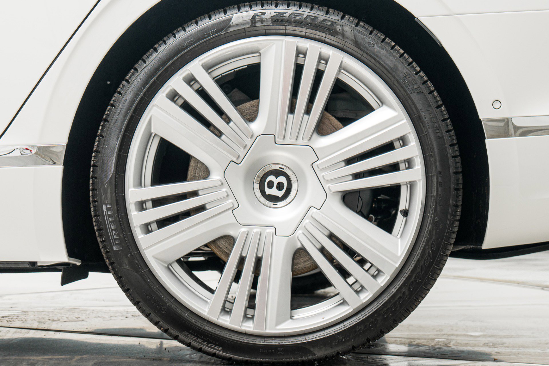 Used 2026 Bentley Flying Spur Plug-In Hybrid image 11