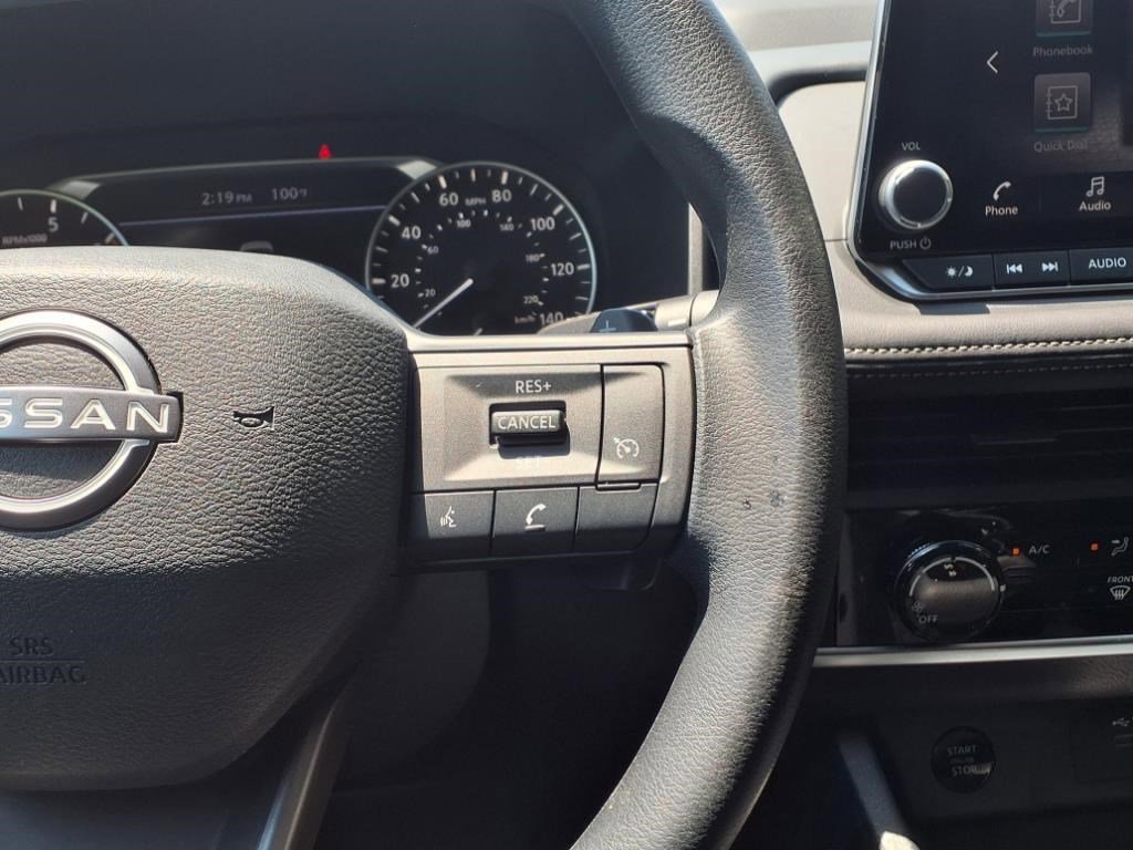 Used 2025 Nissan Rogue S image 14