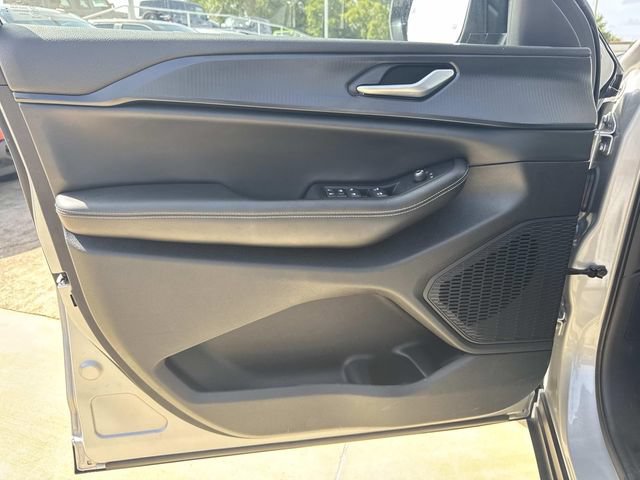 Used 2023 Jeep Grand Cherokee L Laredo RWD image 25
