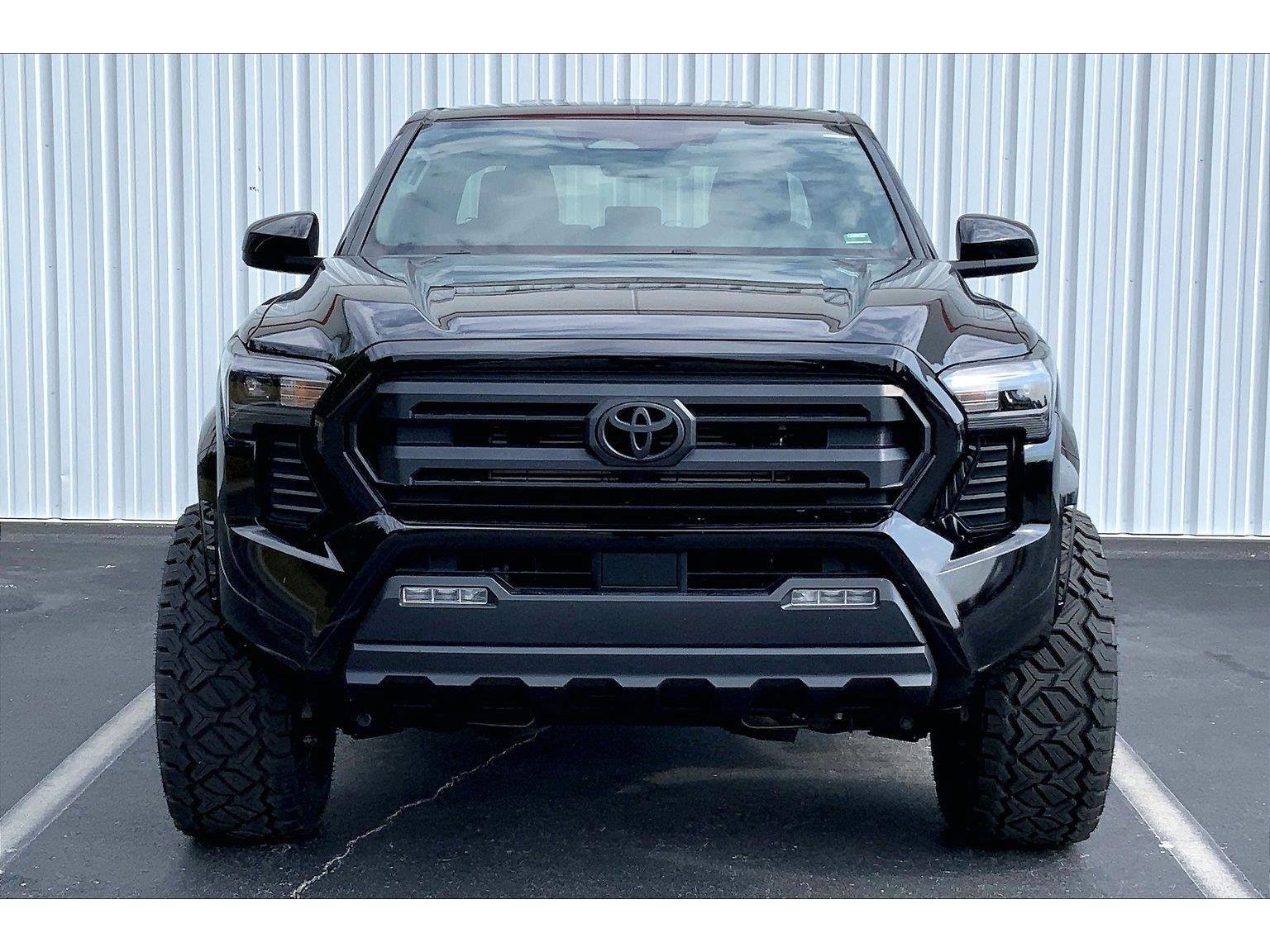 Used 2024 Toyota Tacoma SR5 AWD/4WD image 3