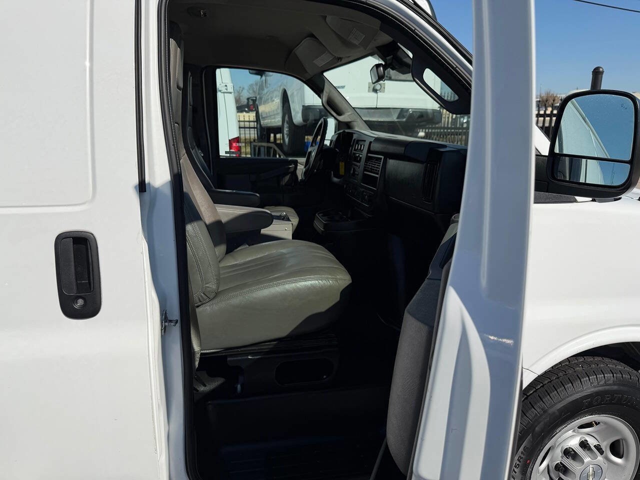 Used 2020 Chevrolet Express 3500 Extended w/ Driver Convenience Package RWD image 15