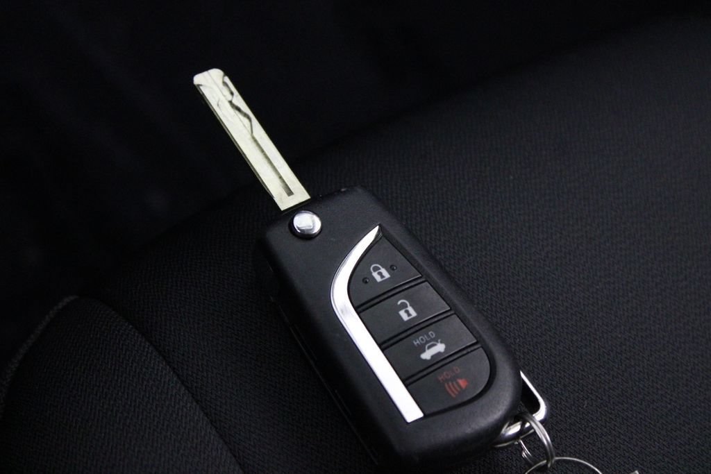 Used 2022 Toyota Camry LE FWD image 27