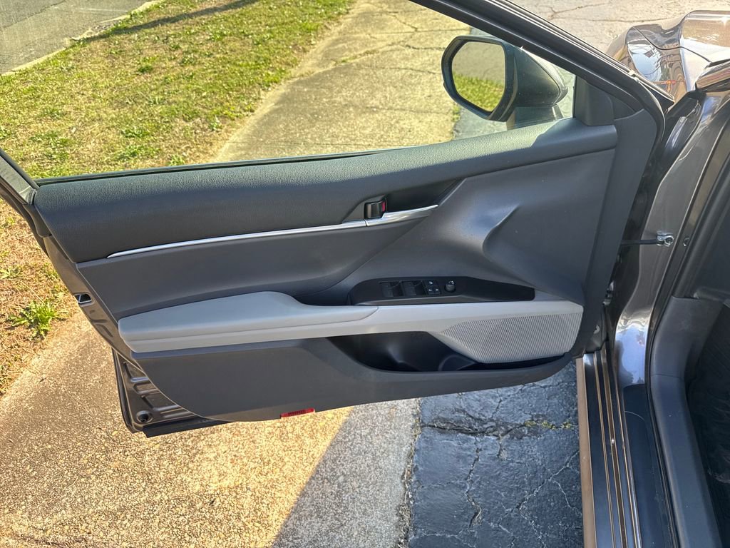 Used 2021 Toyota Camry LE AWD/4WD image 15