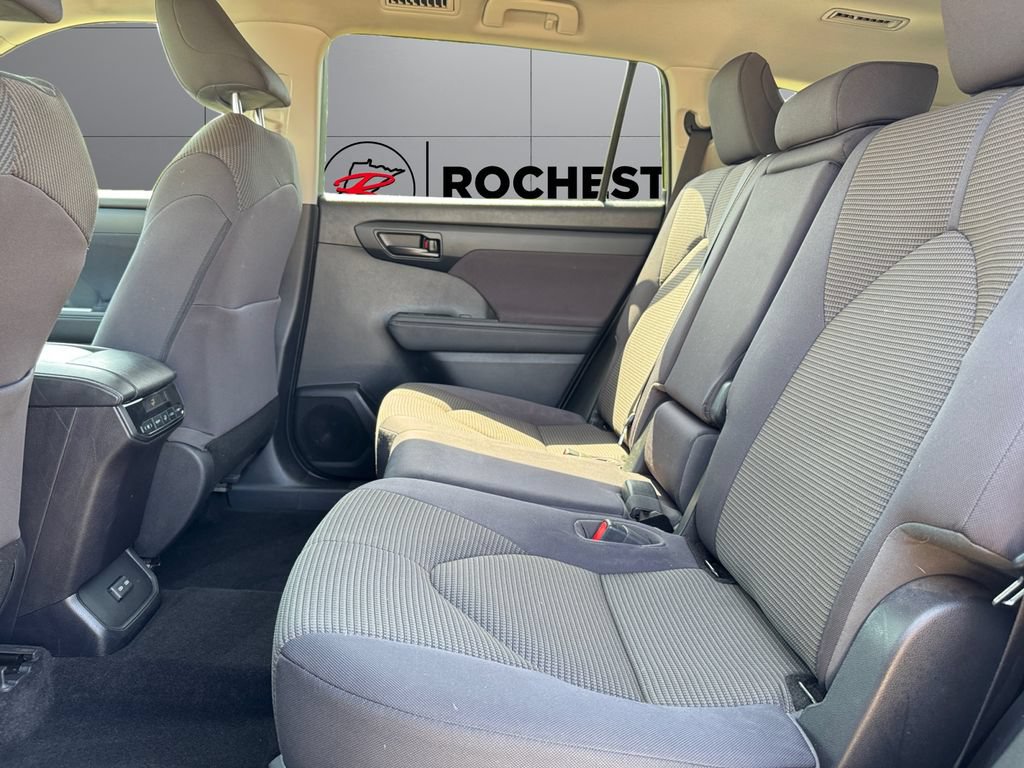 Used 2023 Toyota Highlander L FWD image 18