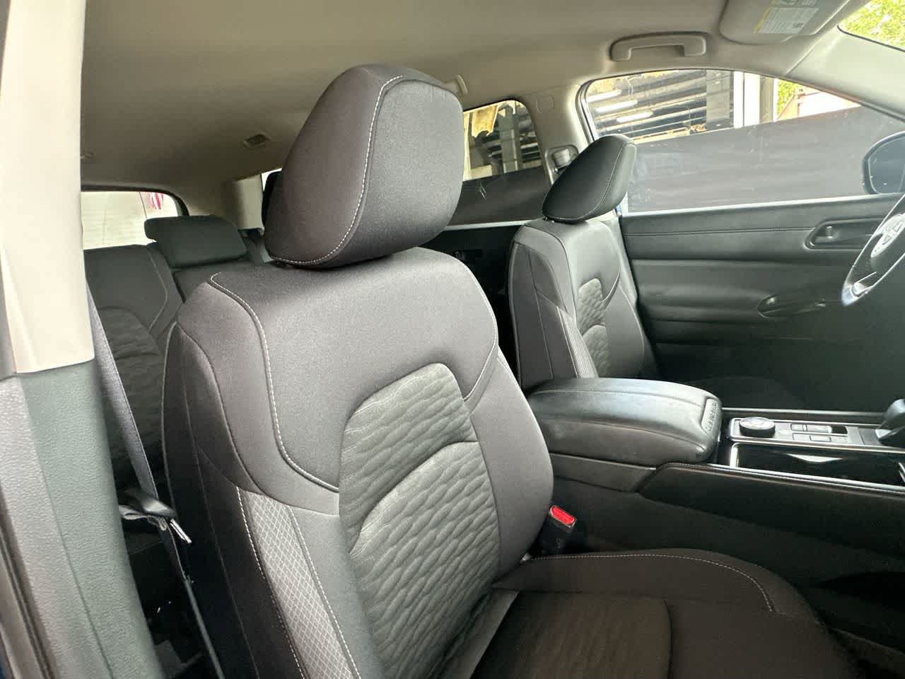 Used 2025 Nissan Pathfinder SV AWD/4WD image 27