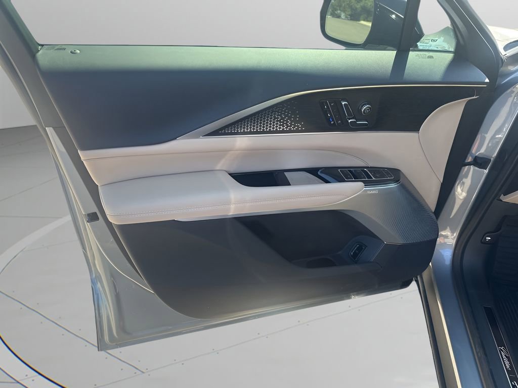 New 2026 Cadillac Lyriq Signature Luxury w/ Nappa Leather Package image 36