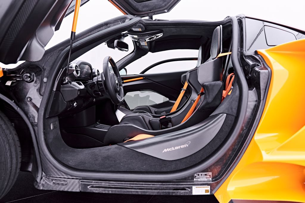 Used 2019 McLaren Senna RWD image 60