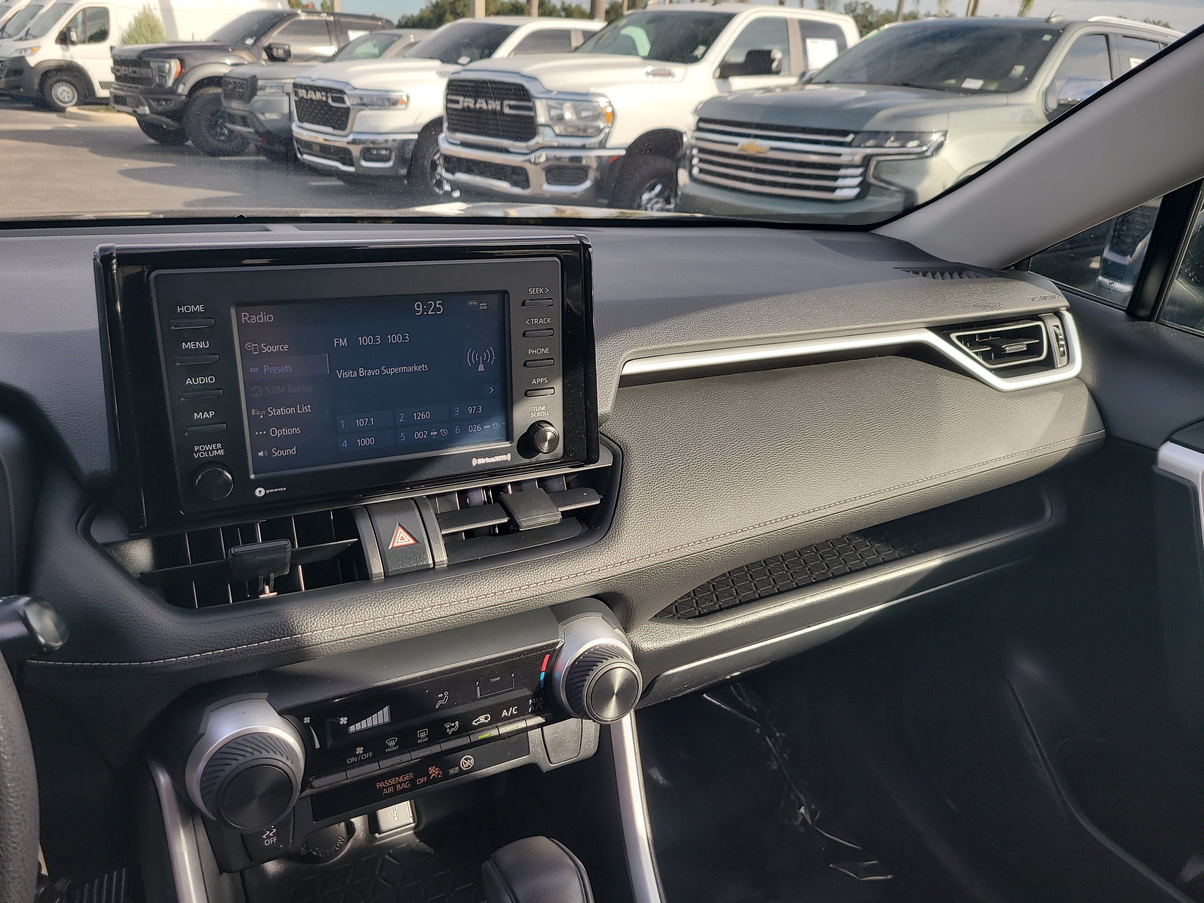 Used 2022 Toyota RAV4 LE FWD image 20