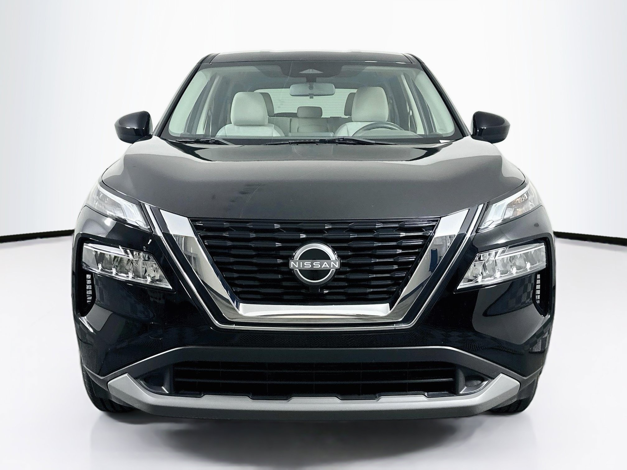 Used 2023 Nissan Rogue SV FWD image 2