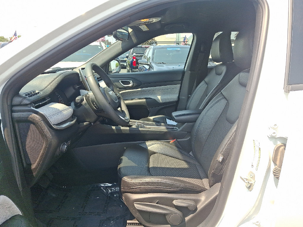 Used 2024 Jeep Compass Latitude AWD/4WD image 14