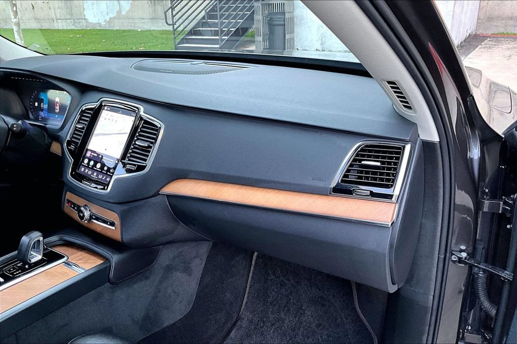 Used 2023 Volvo XC90 B6 Plus AWD/4WD image 21