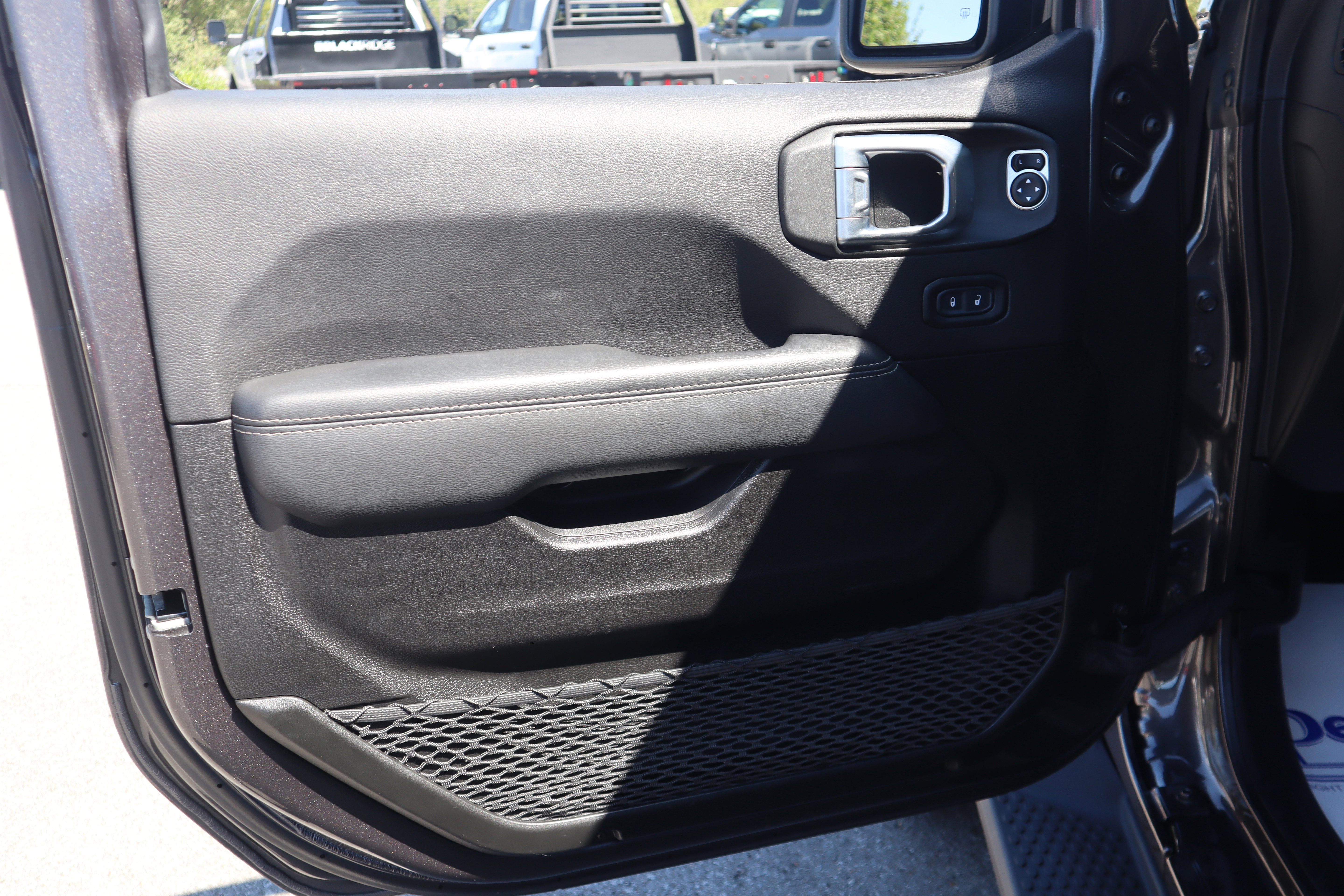 Used 2022 Jeep Wrangler Unlimited Sahara w/ Cold Weather Group image 26