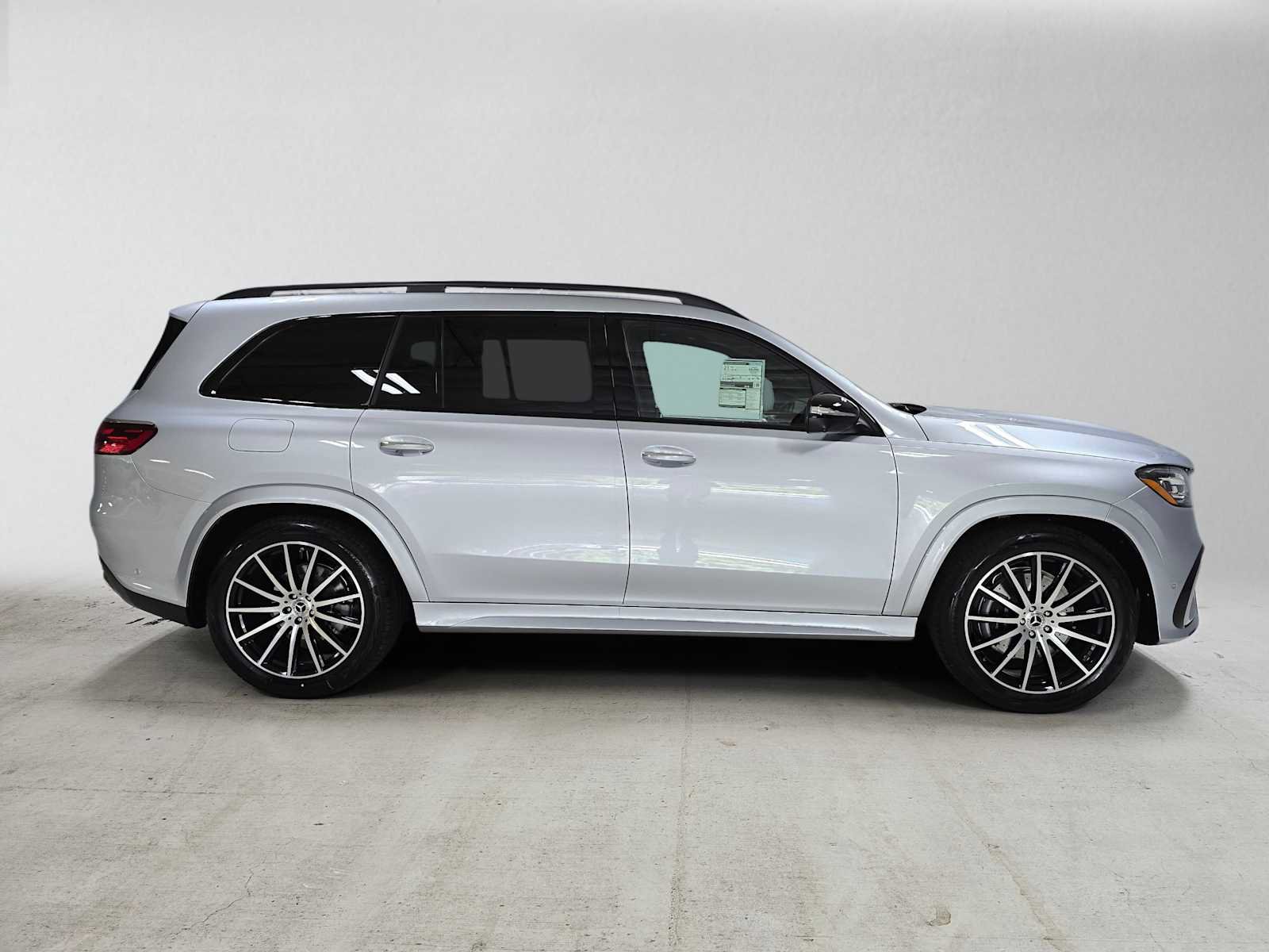 Used 2026 Mercedes-Benz GLS 450 4MATIC image 2