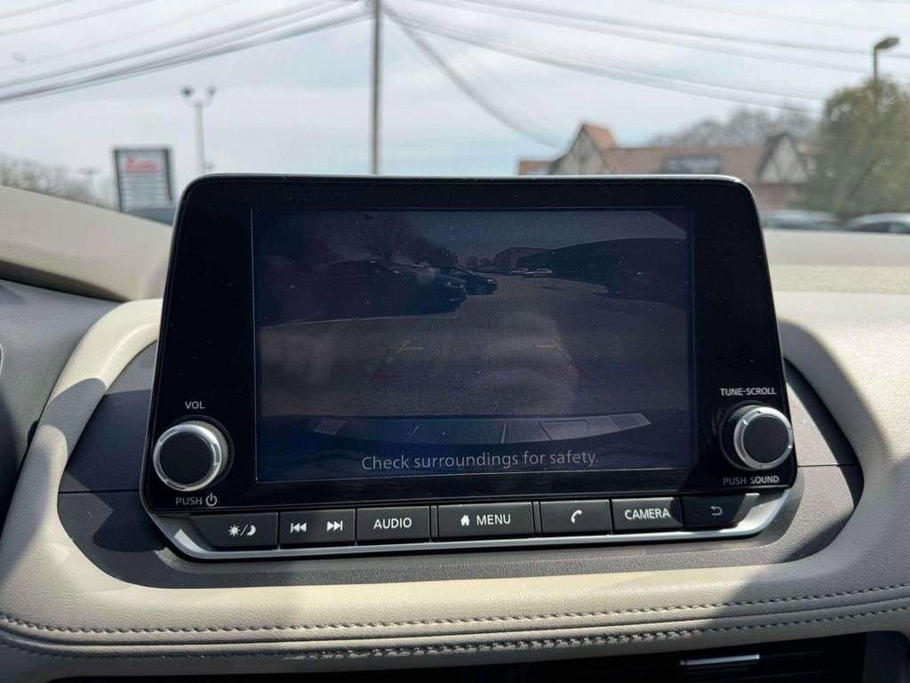 Certified 2025 Nissan Rogue SV image 28