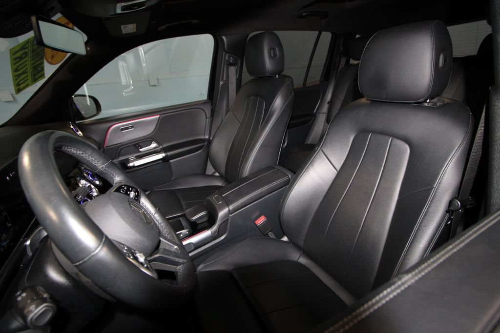 Used 2022 Mercedes-Benz GLB 250 4MATIC image 4