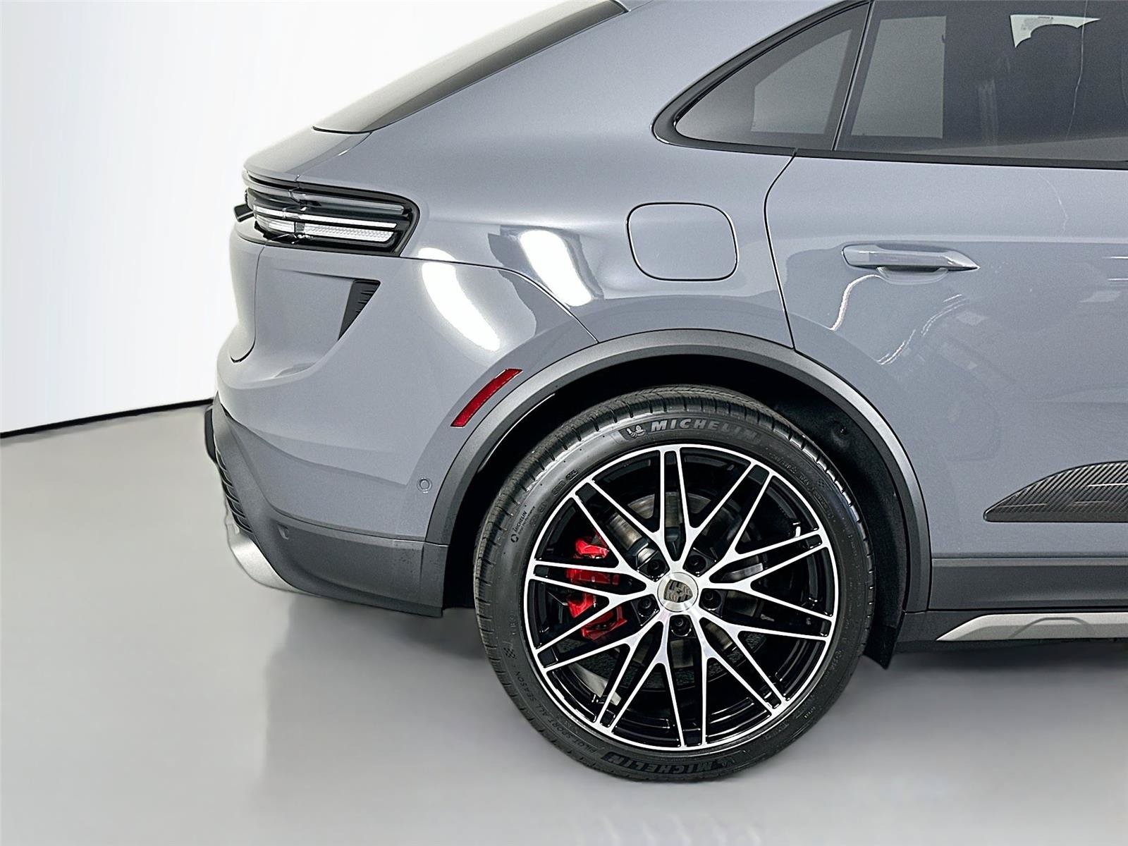 Certified 2025 Porsche Macan Turbo Electric AWD/4WD image 13