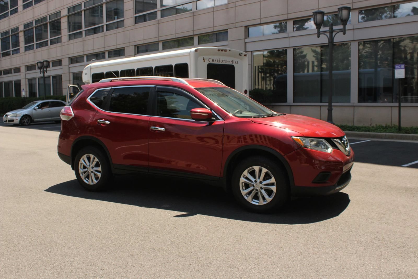 Used 2015 Nissan Rogue SV w/ SV Premium Package AWD/4WD image 2